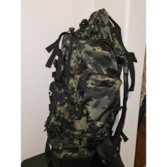 New! 70L Camouflage Hiking Backpack - Picture 7 of 8